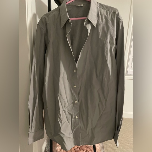 Uniqlo shirt - Picture 2 of 3